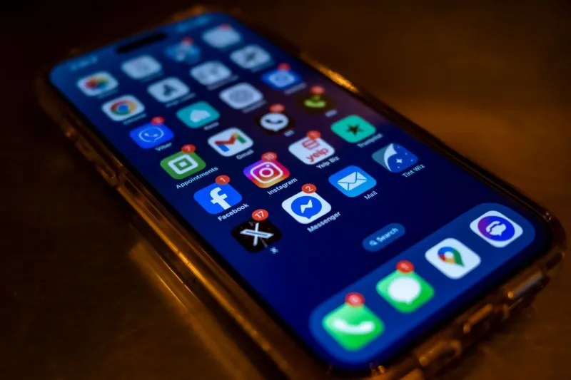 Last Transmissions: The Dying Apps That Won't Stop Sending You Messages